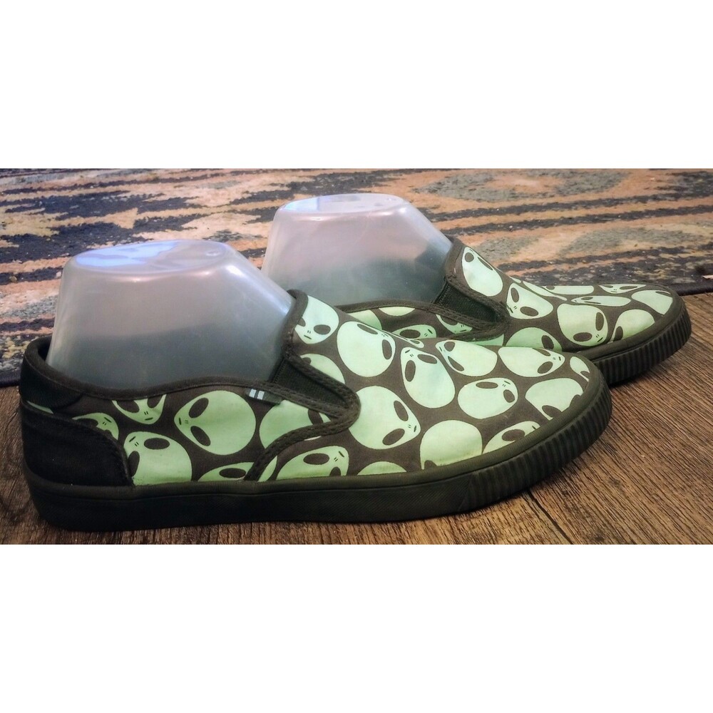 Alien Print Slip-On Shoes - Green and Black